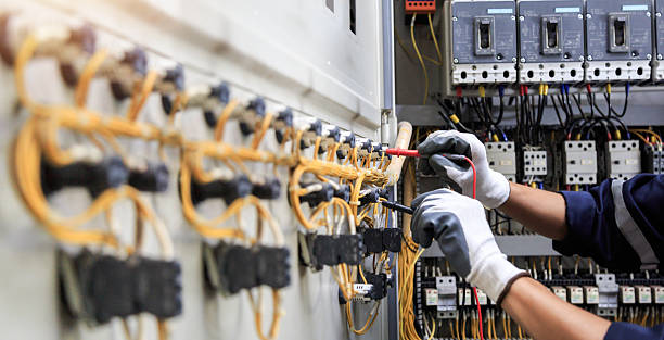 Professional Electrician technician working in Chisholm, MN